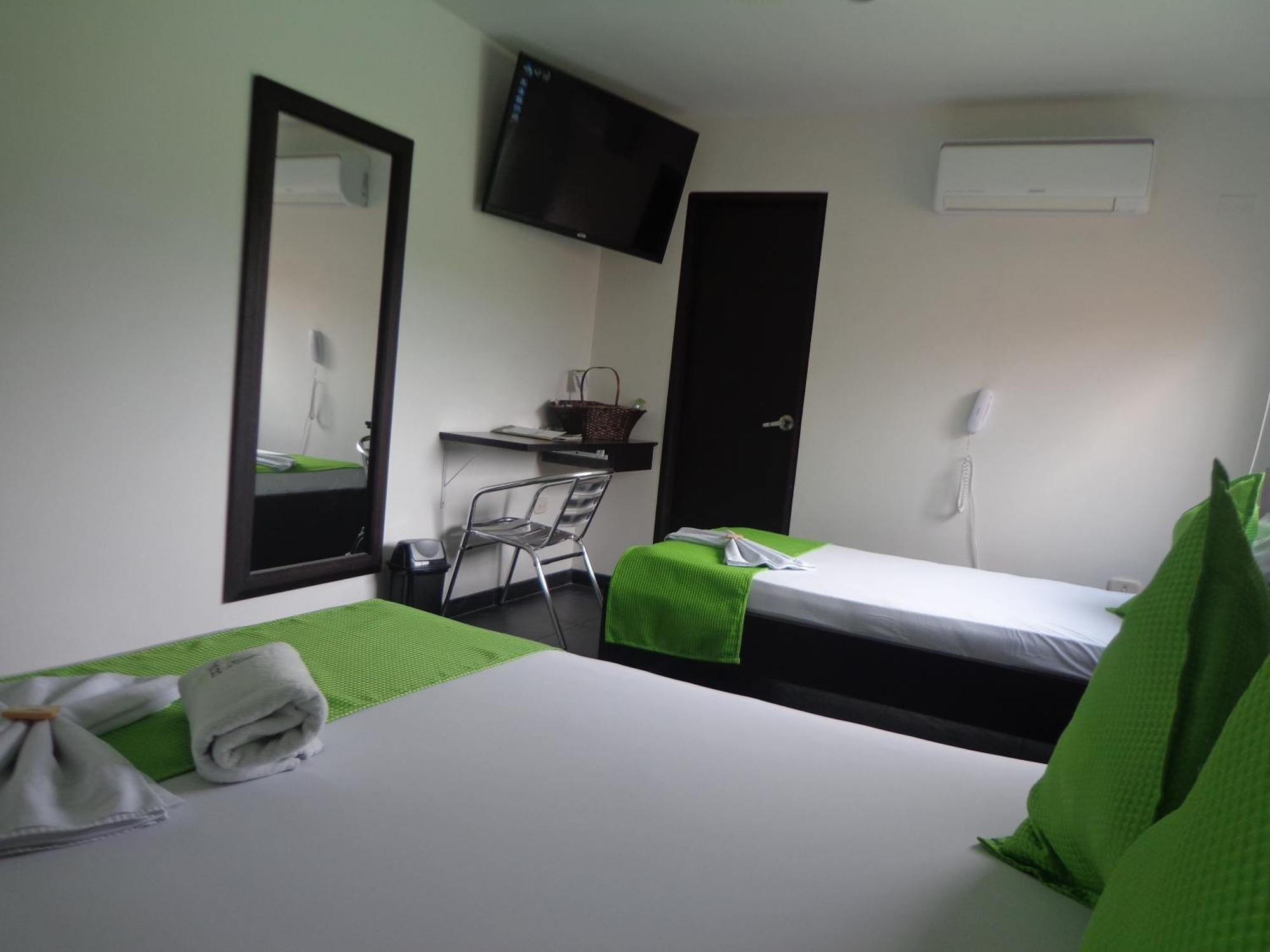 Hotel Chicala Salgar Puerto Salgar Rum bild
